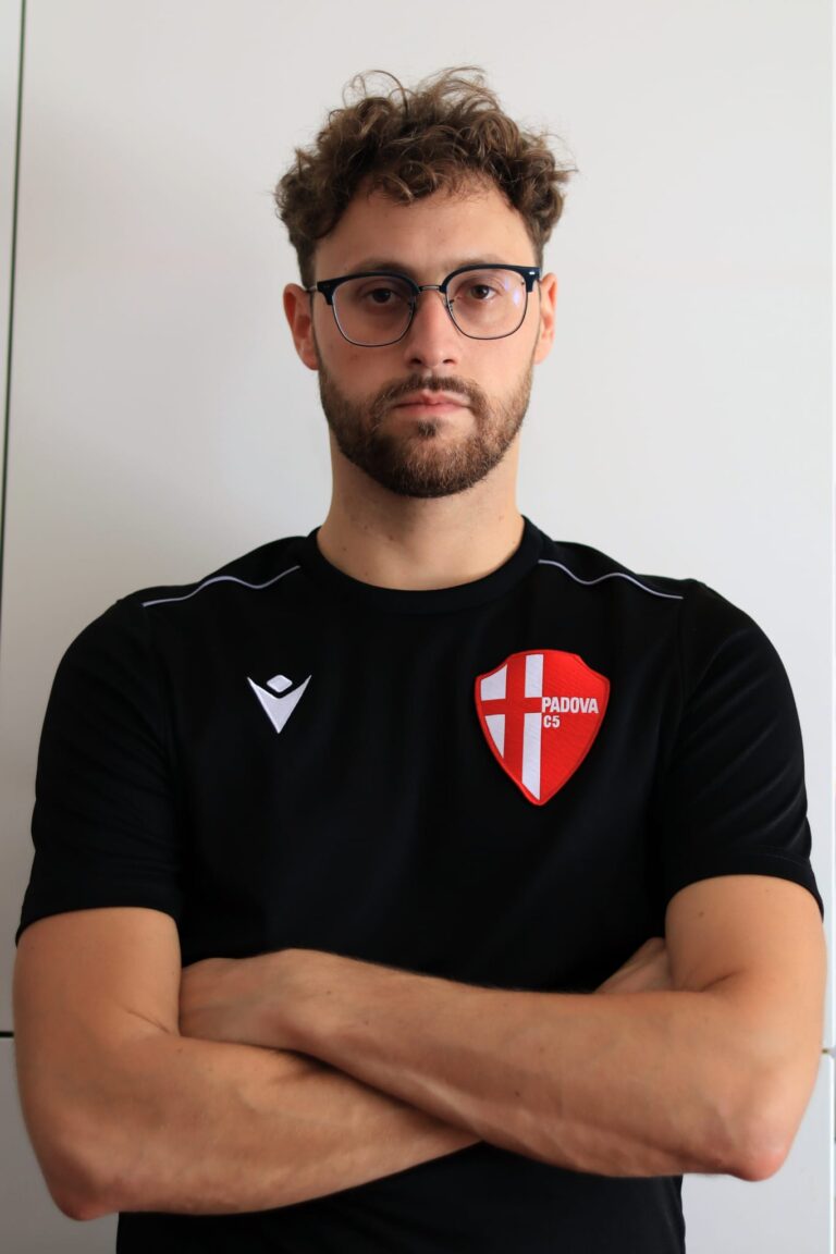 Alberto, allenatore del progetto Calcio a 5 adulti